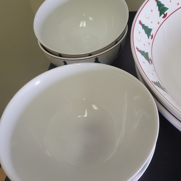 Sakura Christmas Bowls - Picture 5 of 9